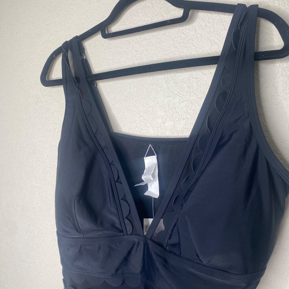 Cupshe Womens 2X Black Scalloped Edge V-Neck One-Piece Swimsuit - Picture 4 of 14